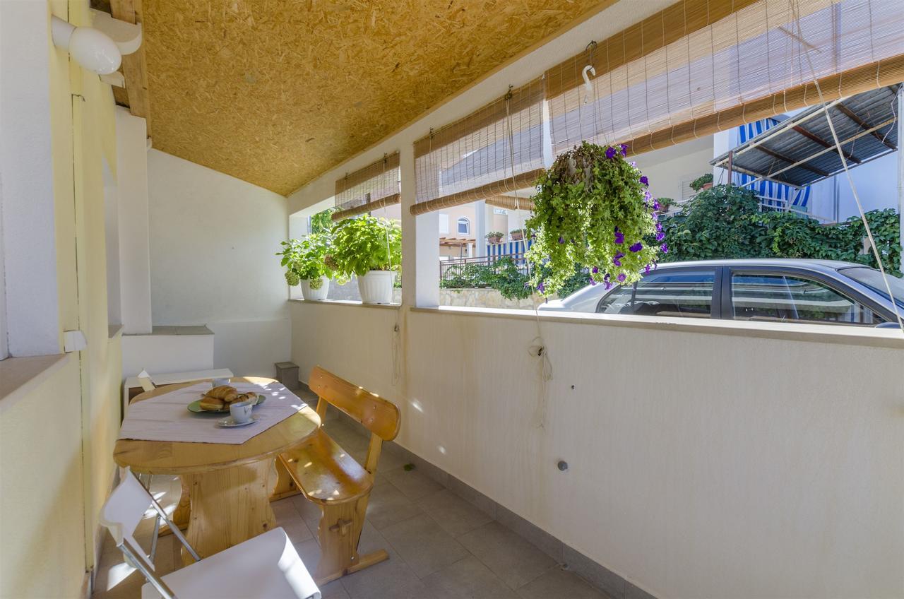 Apartments Denis Supetar Exterior photo